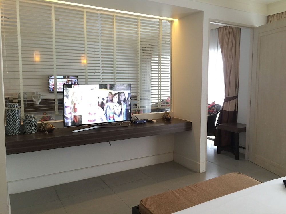 Sawaddi Patong Resort & Spa by Tolani — Hotel rooms in Patong Beach, Phuket Province