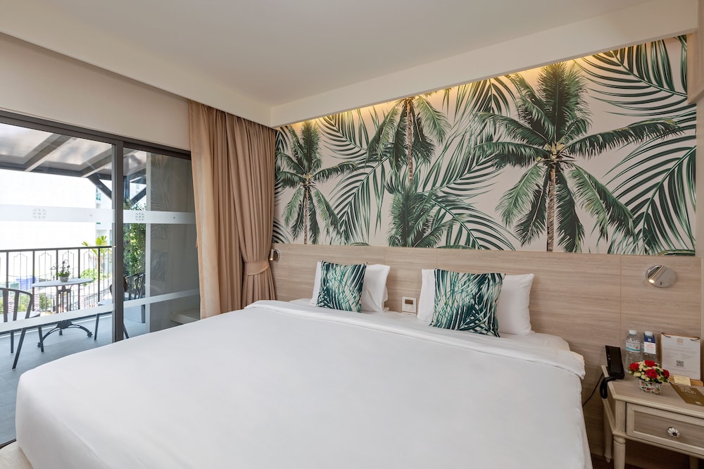 Sawaddi Patong Resort & Spa by Tolani — Hotel rooms in Patong Beach, Phuket Province