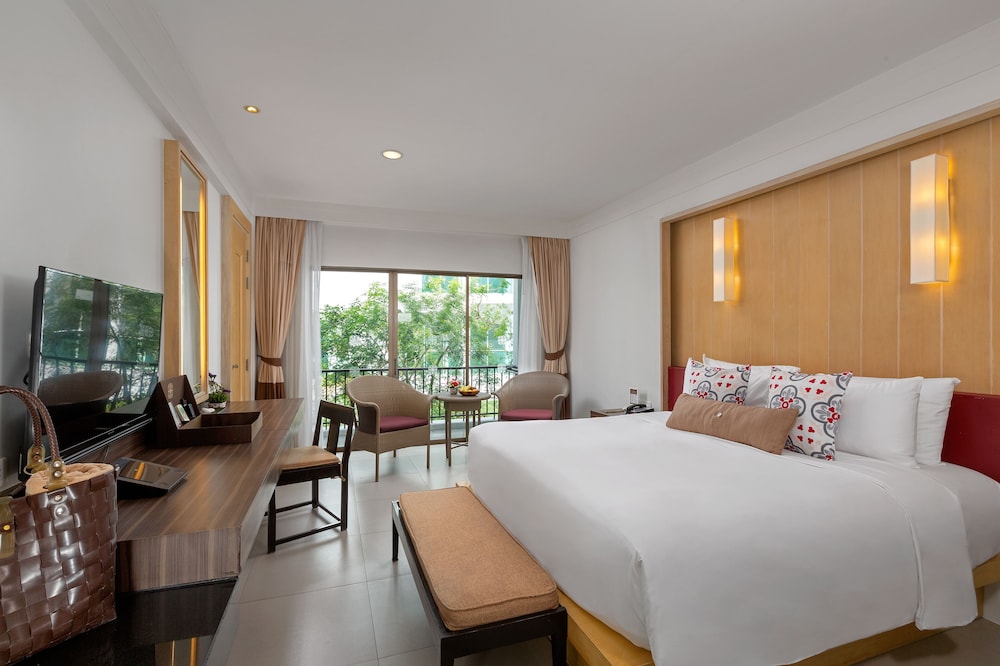 Sawaddi Patong Resort & Spa by Tolani — Hotel rooms in Patong Beach, Phuket Province