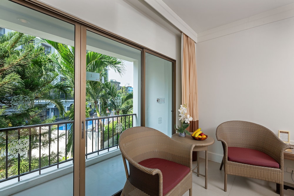 Sawaddi Patong Resort & Spa by Tolani — Hotel rooms in Patong Beach, Phuket Province