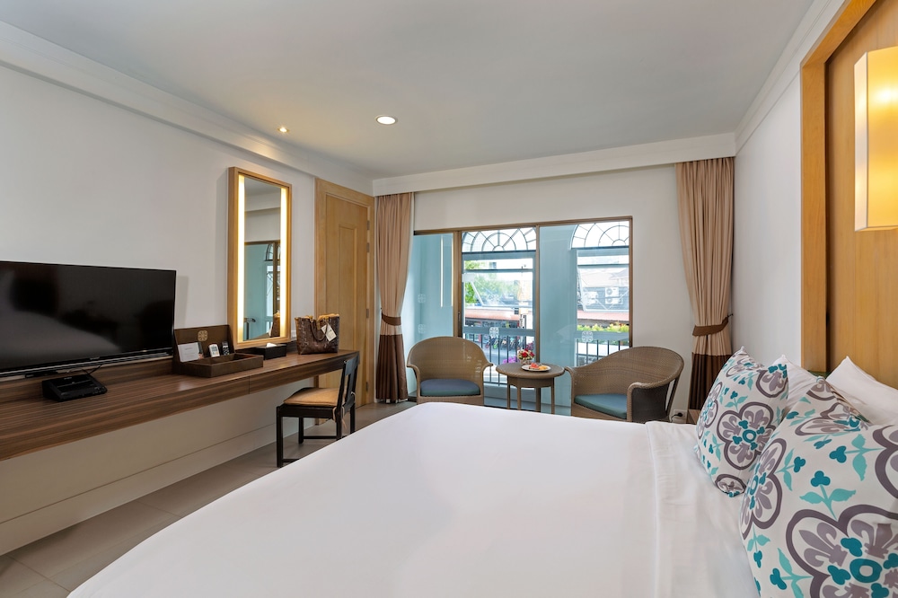 Sawaddi Patong Resort & Spa by Tolani — Hotel rooms in Patong Beach, Phuket Province