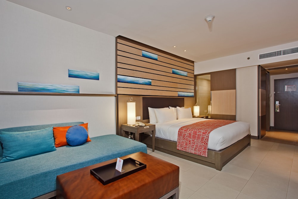 Holiday Inn Resort Phuket by IHG — Hotel rooms in Patong Beach, Phuket Province