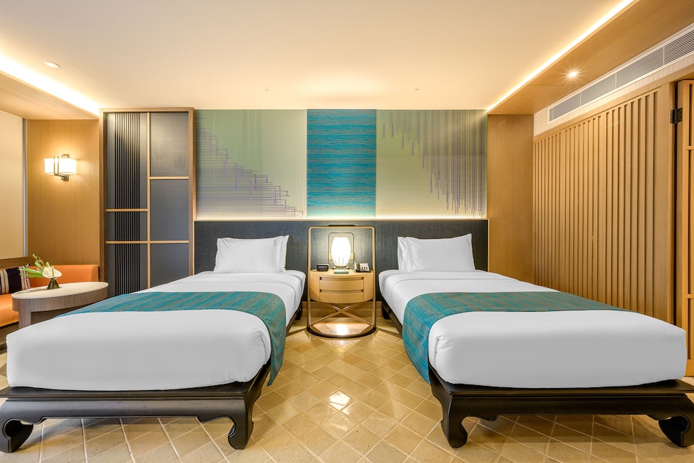Holiday Inn Resort Phuket by IHG — Hotel rooms in Patong Beach, Phuket Province