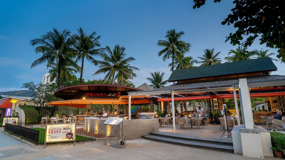 Holiday Inn Resort Phuket by IHG — Restaurant & bars in Patong Beach, Phuket Province