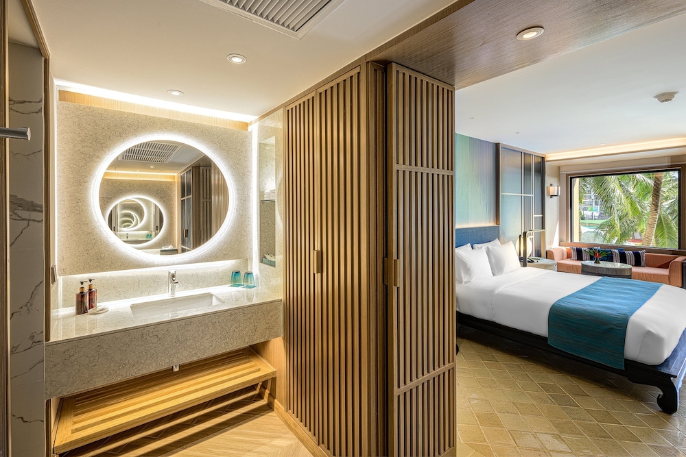 Holiday Inn Resort Phuket by IHG — Hotel rooms in Patong Beach, Phuket Province