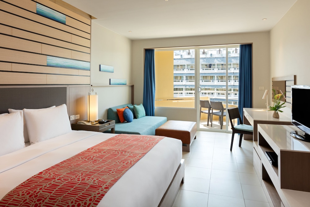 Holiday Inn Resort Phuket by IHG — Hotel rooms in Patong Beach, Phuket Province