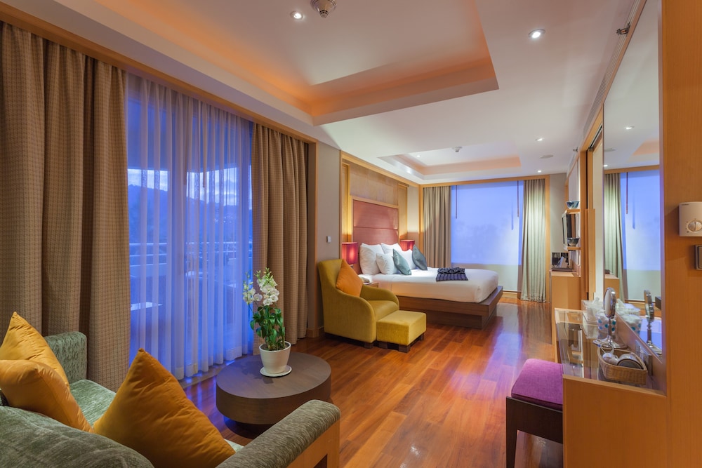 Holiday Inn Resort Phuket by IHG — Hotel rooms in Patong Beach, Phuket Province