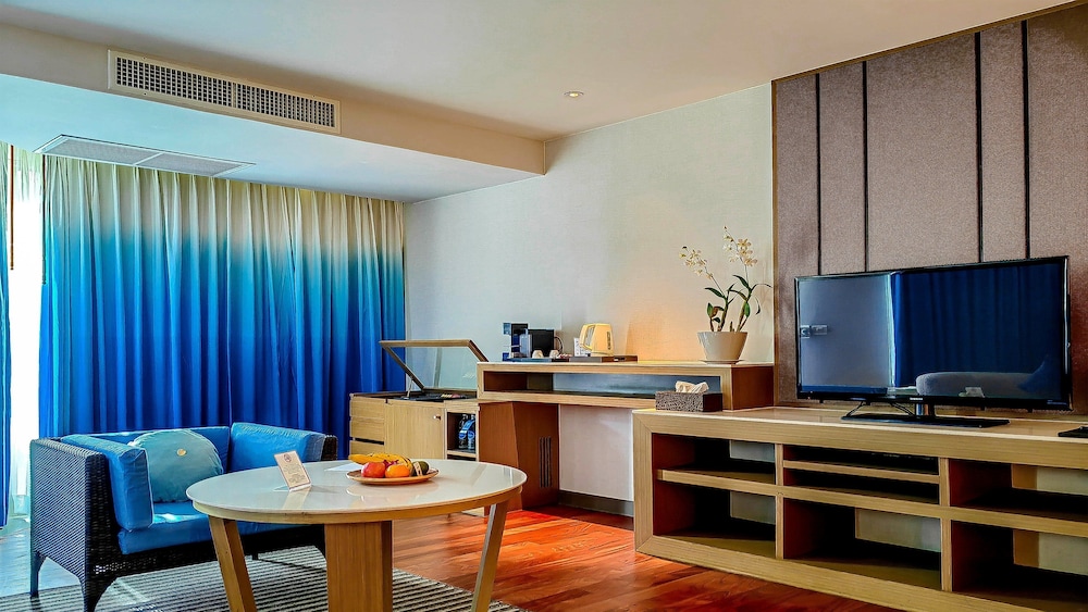 Holiday Inn Resort Phuket by IHG — Hotel rooms in Patong Beach, Phuket Province
