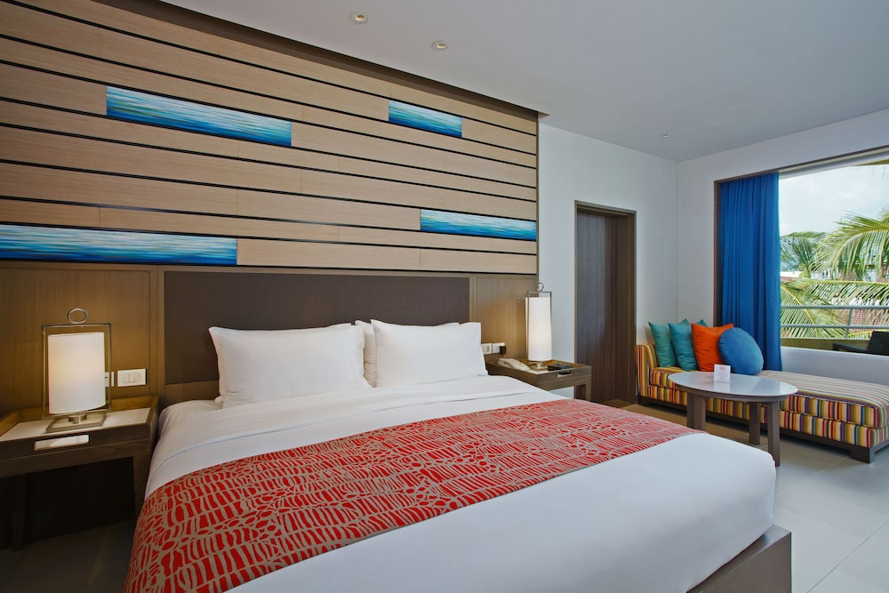 Holiday Inn Resort Phuket by IHG — Hotel rooms in Patong Beach, Phuket Province