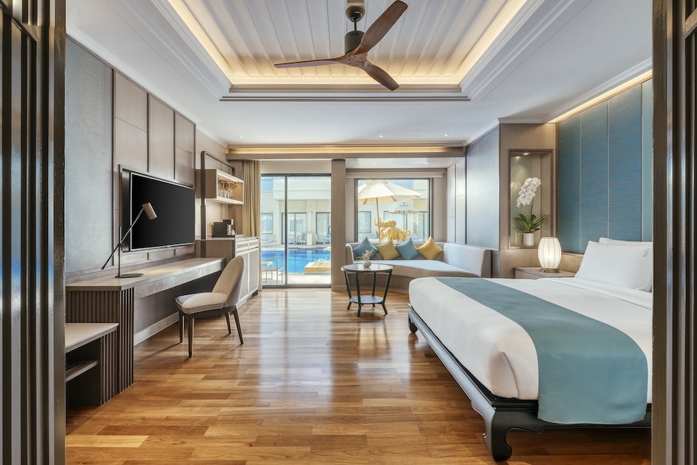 Holiday Inn Resort Phuket by IHG — Hotel rooms in Patong Beach, Phuket Province