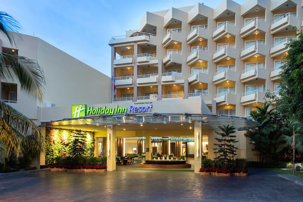 Holiday Inn Resort Phuket by IHG — Hotel building in Patong Beach, Phuket Province