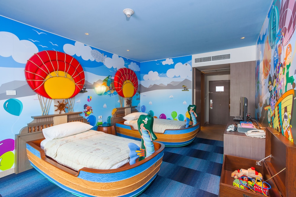 Holiday Inn Resort Phuket by IHG — Hotel rooms in Patong Beach, Phuket Province
