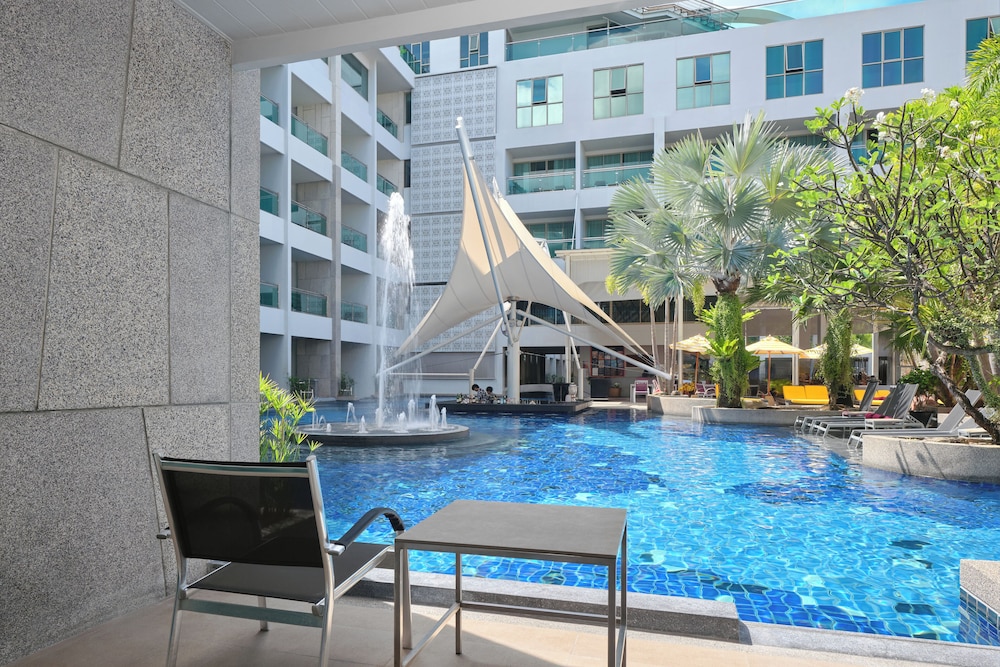 The Kee Resort & Spa — Swimming pool in Patong Beach, Phuket Province