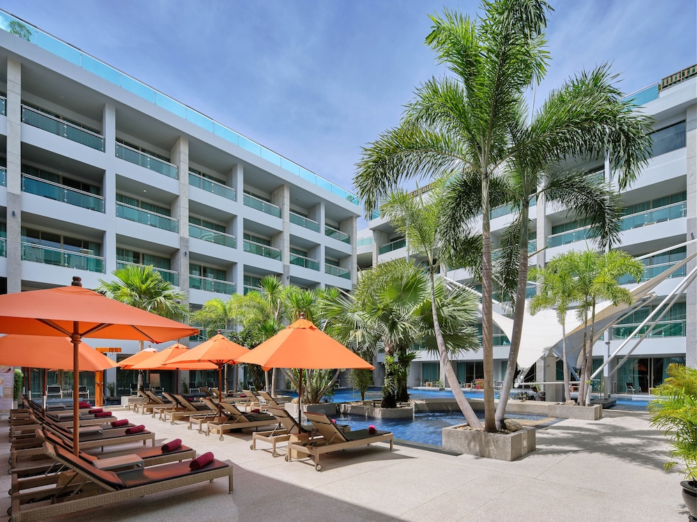 The Kee Resort & Spa — Swimming pool in Patong Beach, Phuket Province