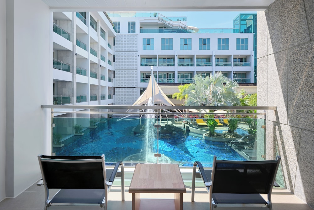 The Kee Resort & Spa — Swimming pool in Patong Beach, Phuket Province