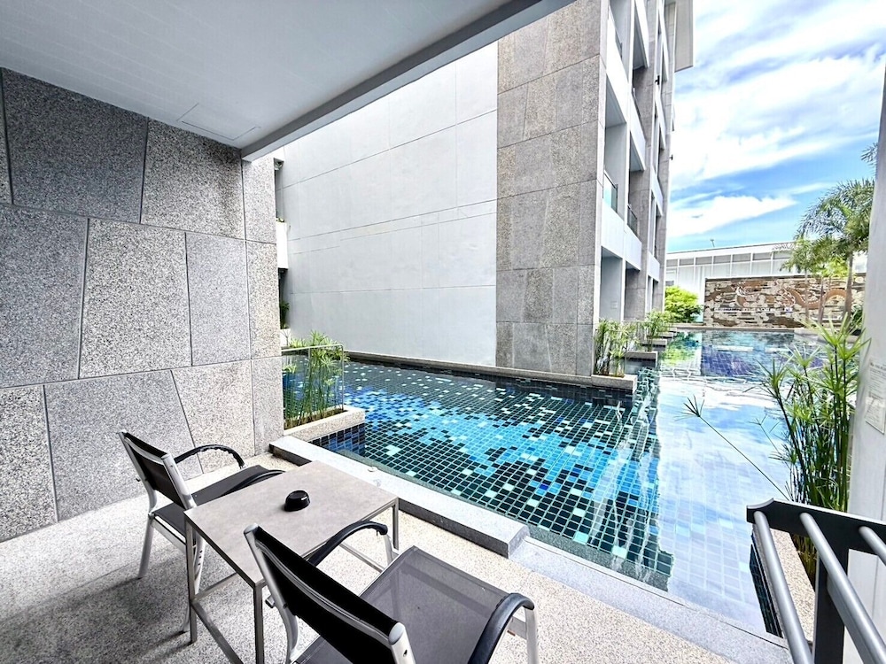 The Kee Resort & Spa — Swimming pool in Patong Beach, Phuket Province
