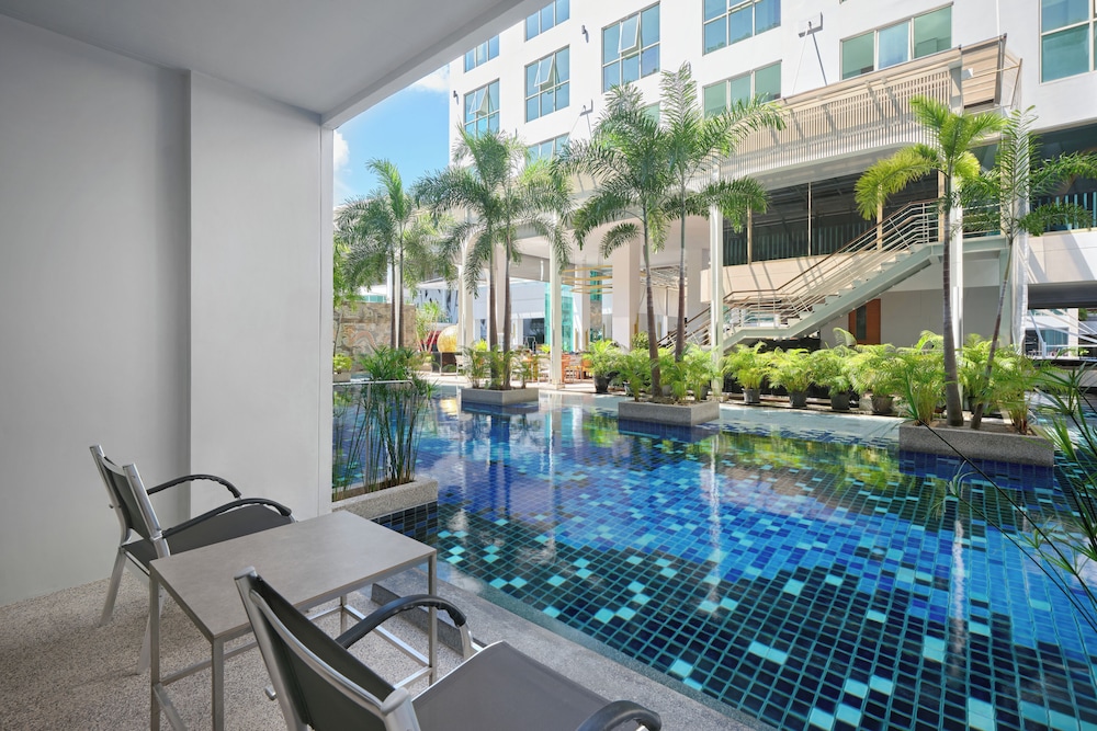 The Kee Resort & Spa — Swimming pool in Patong Beach, Phuket Province