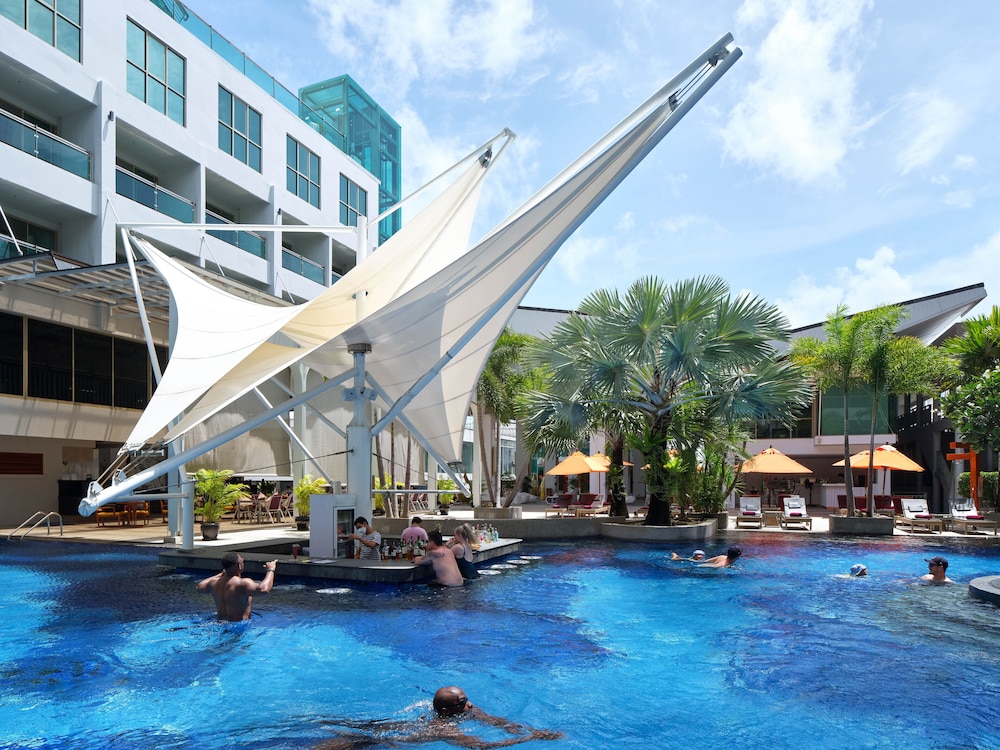 The Kee Resort & Spa — Swimming pool in Patong Beach, Phuket Province