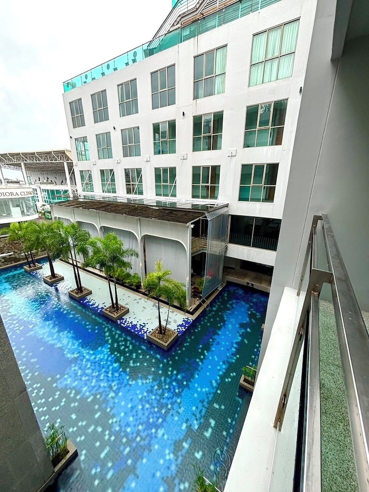 The Kee Resort & Spa — Swimming pool in Patong Beach, Phuket Province