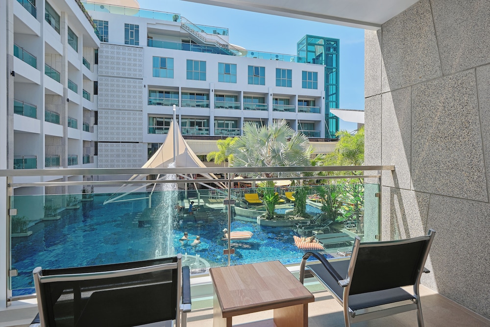 The Kee Resort & Spa — Swimming pool in Patong Beach, Phuket Province