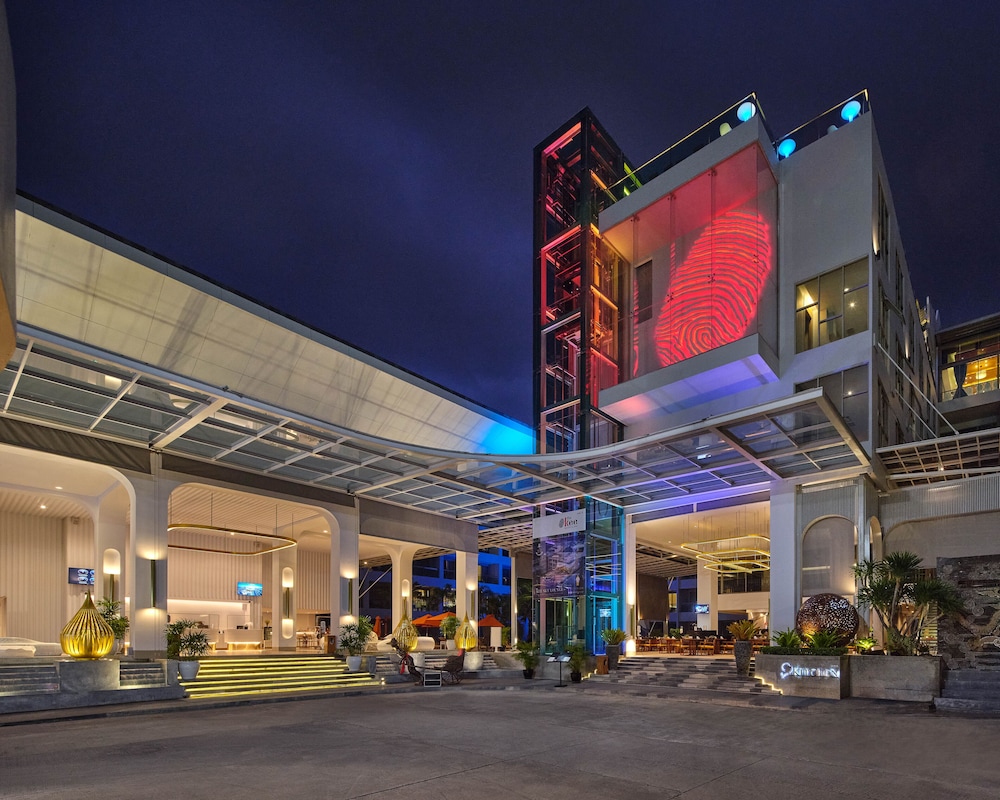 The Kee Resort & Spa — Hotel building in Patong Beach, Phuket Province