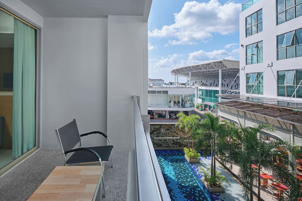 The Kee Resort & Spa — Swimming pool in Patong Beach, Phuket Province