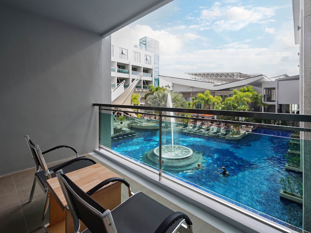 The Kee Resort & Spa — Swimming pool in Patong Beach, Phuket Province