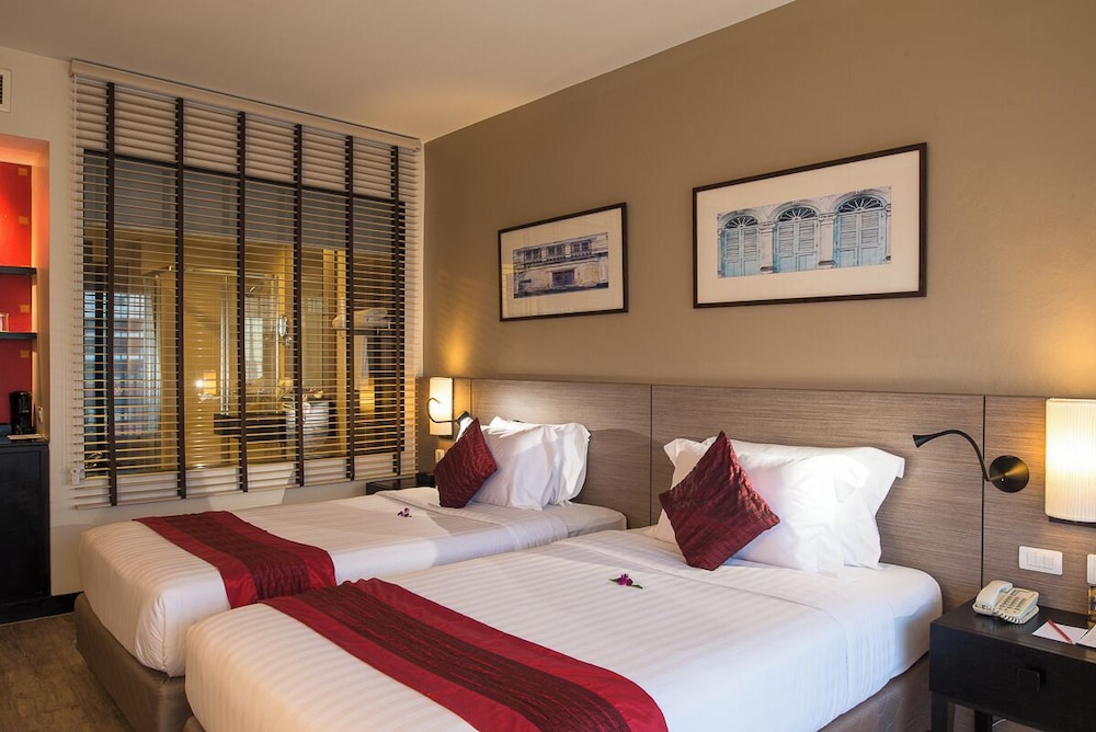 Deevana Plaza Phuket — Hotel rooms in Patong Beach, Phuket Province