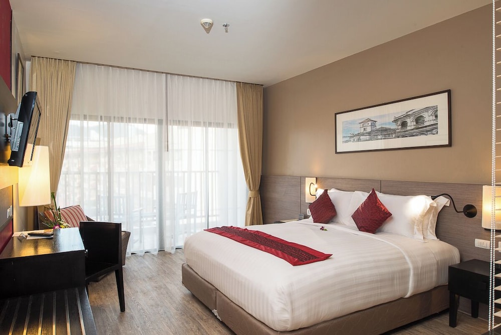 Deevana Plaza Phuket — Hotel rooms in Patong Beach, Phuket Province