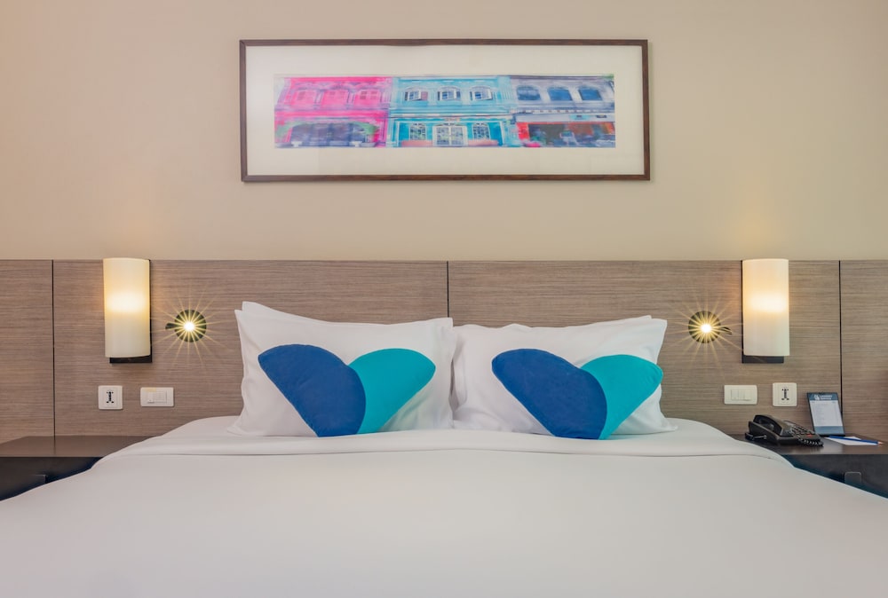 Deevana Plaza Phuket — Hotel rooms in Patong Beach, Phuket Province