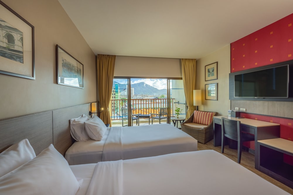 Deevana Plaza Phuket — Hotel rooms in Patong Beach, Phuket Province