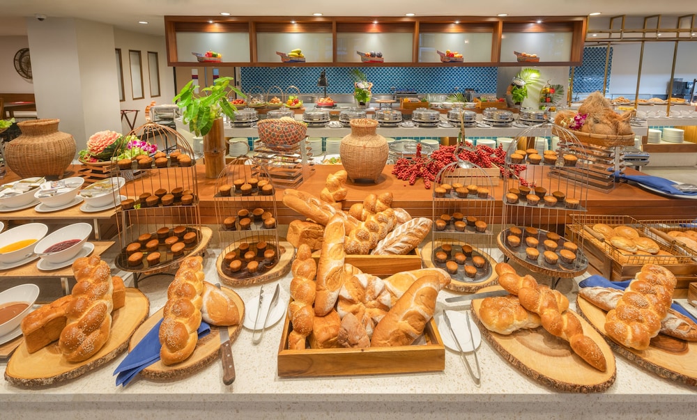 Deevana Plaza Phuket — Restaurant & bars in Patong Beach, Phuket Province