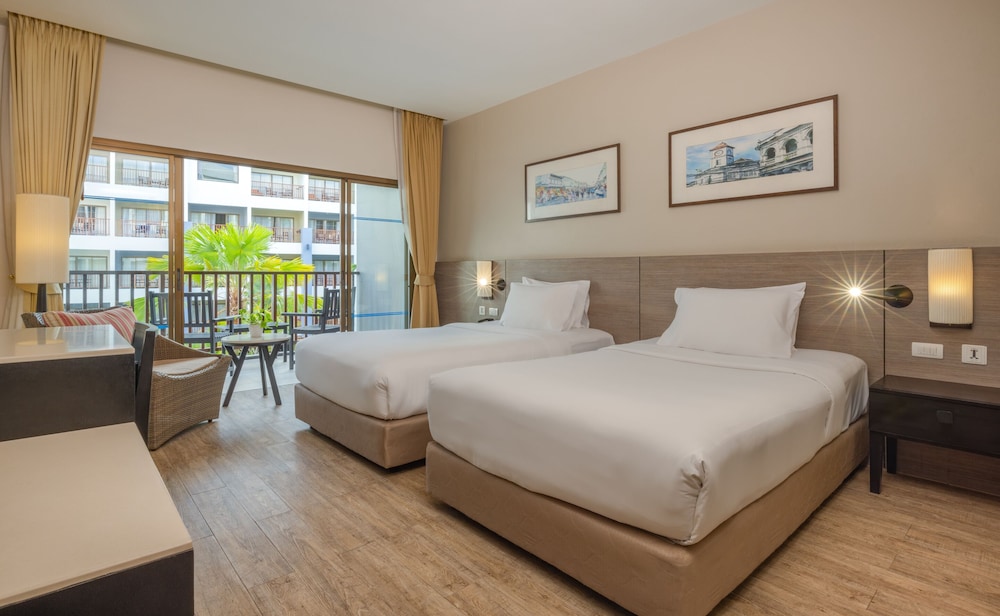 Deevana Plaza Phuket — Hotel rooms in Patong Beach, Phuket Province