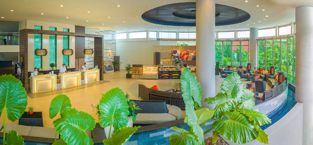 Deevana Plaza Phuket — Restaurant & bars in Patong Beach, Phuket Province