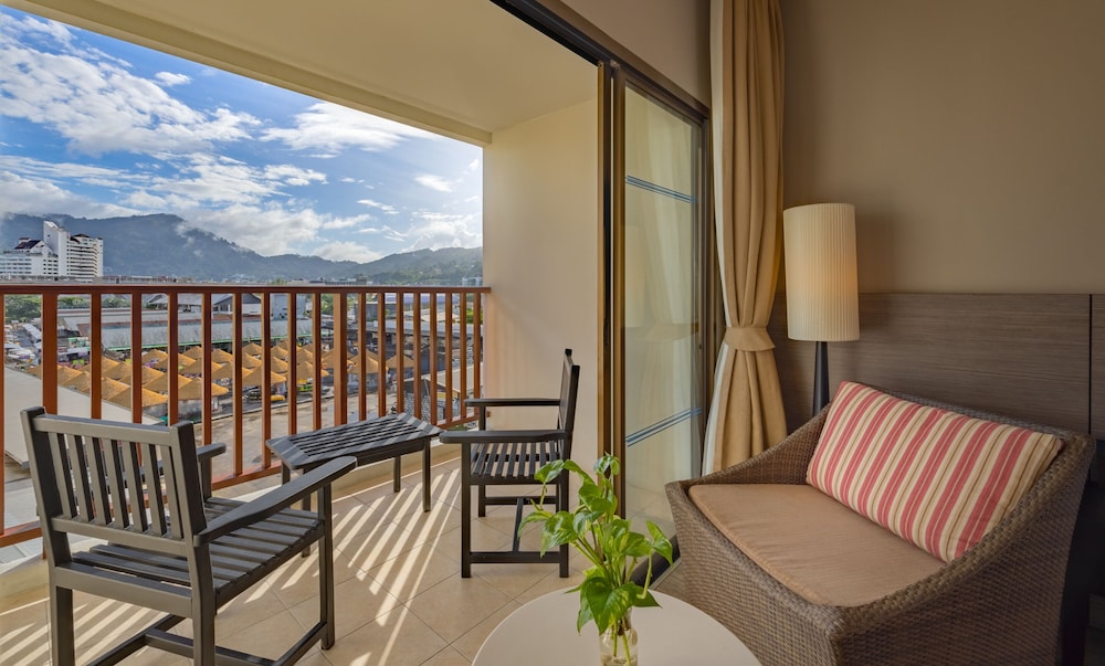 Deevana Plaza Phuket — Hotel rooms in Patong Beach, Phuket Province