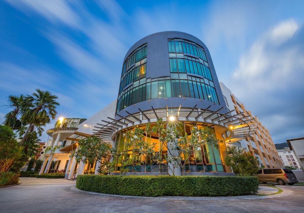 Deevana Plaza Phuket — Hotel building in Patong Beach, Phuket Province