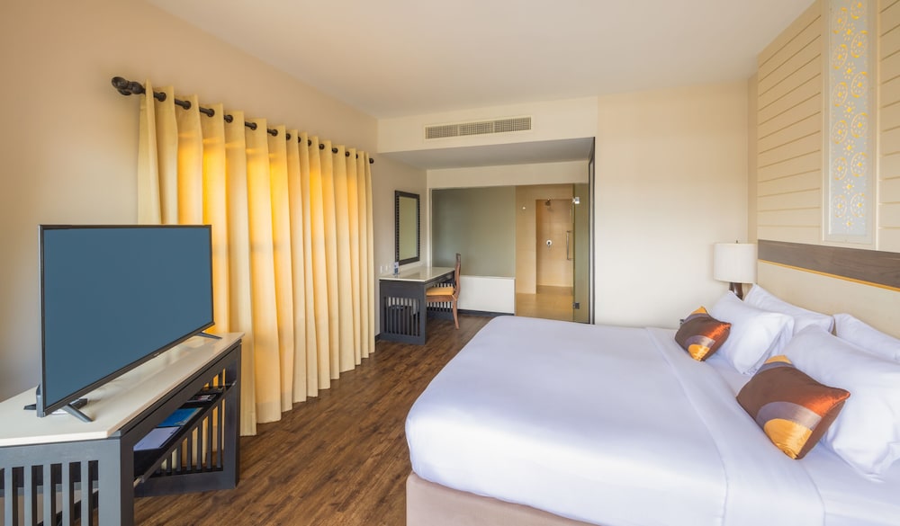 Deevana Plaza Phuket — Hotel rooms in Patong Beach, Phuket Province