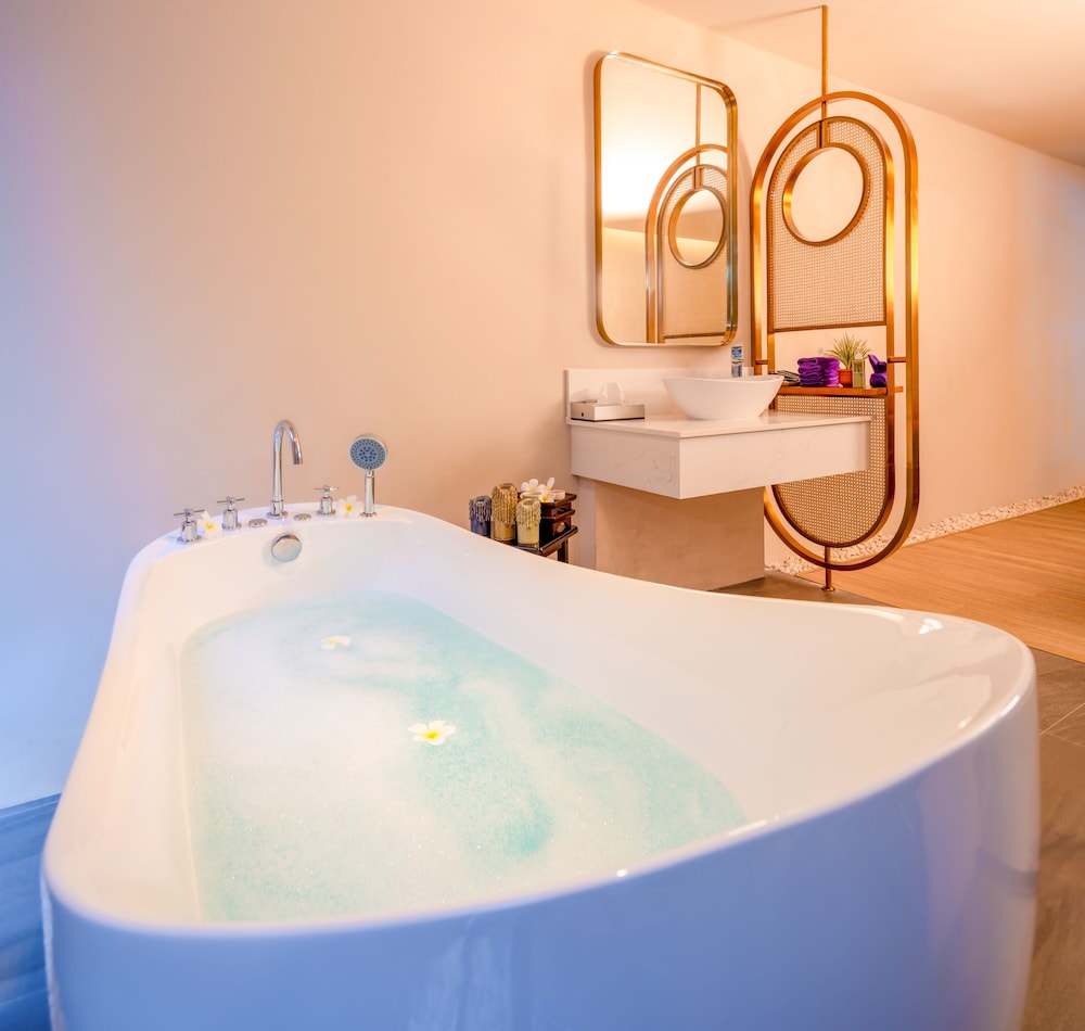 Deevana Plaza Phuket — Spa in Patong Beach, Phuket Province