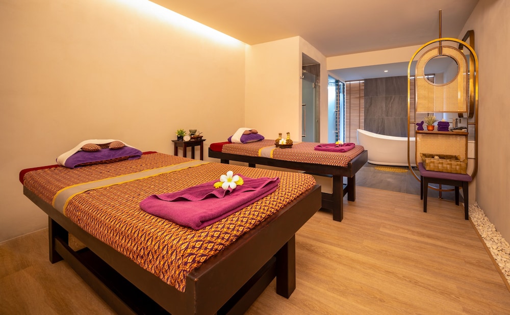 Deevana Plaza Phuket — Hotel rooms in Patong Beach, Phuket Province