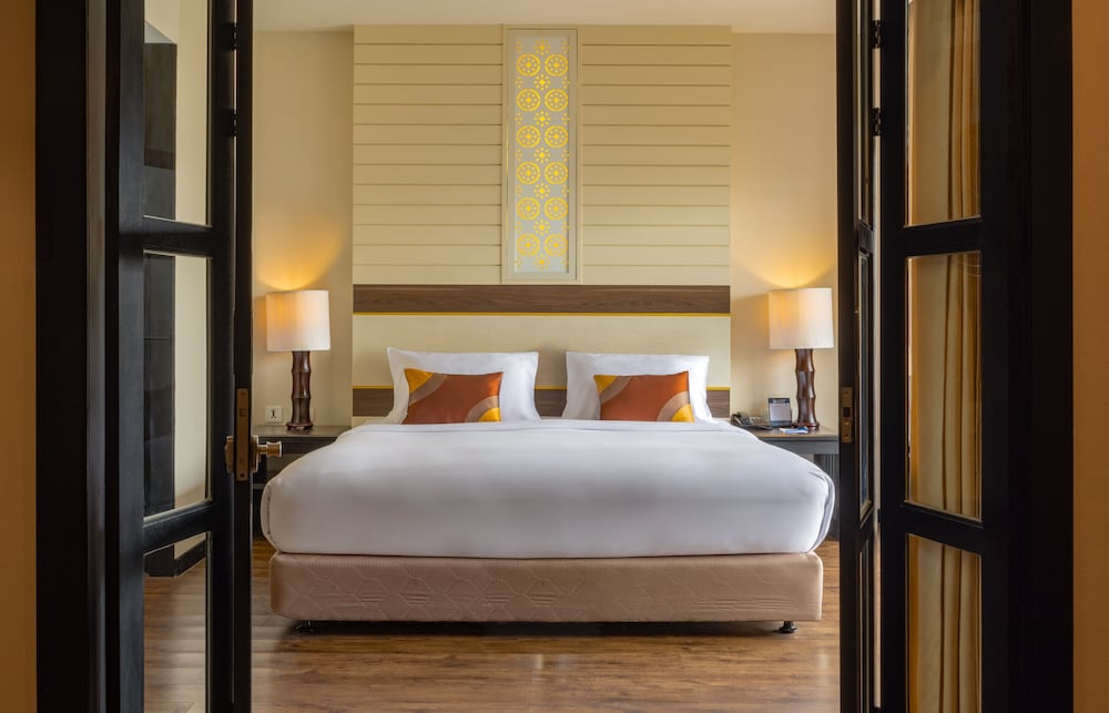 Deevana Plaza Phuket — Hotel rooms in Patong Beach, Phuket Province