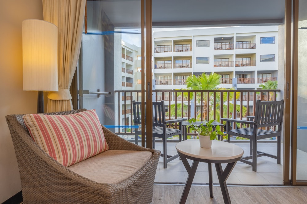 Deevana Plaza Phuket — Hotel rooms in Patong Beach, Phuket Province