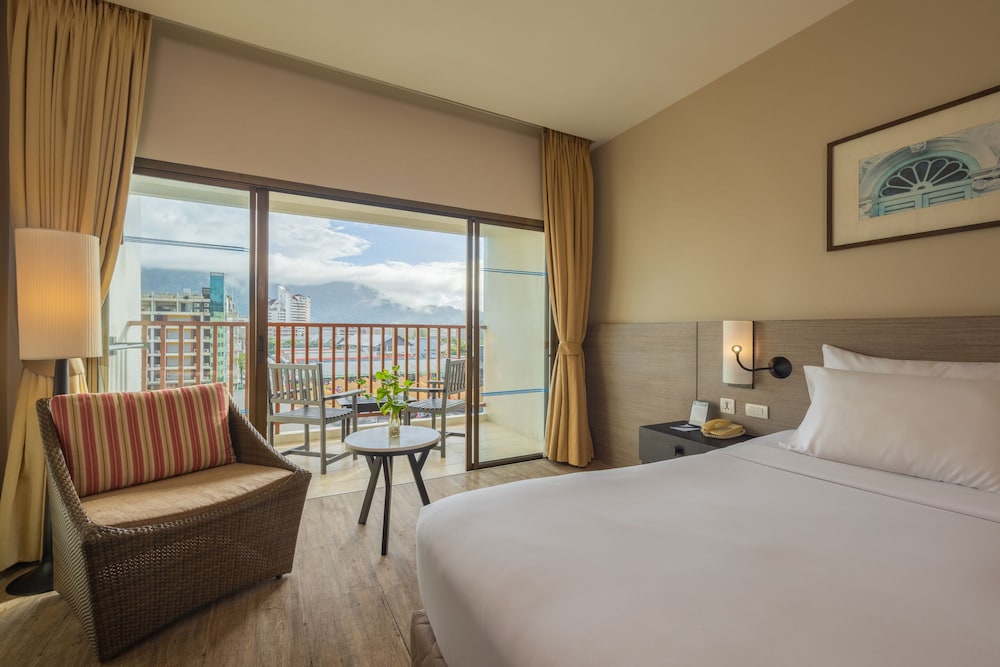 Deevana Plaza Phuket — Hotel rooms in Patong Beach, Phuket Province