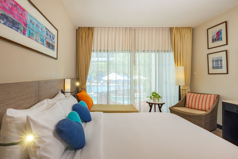 Deevana Plaza Phuket — Hotel rooms in Patong Beach, Phuket Province