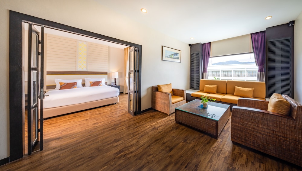 Deevana Plaza Phuket — Hotel rooms in Patong Beach, Phuket Province