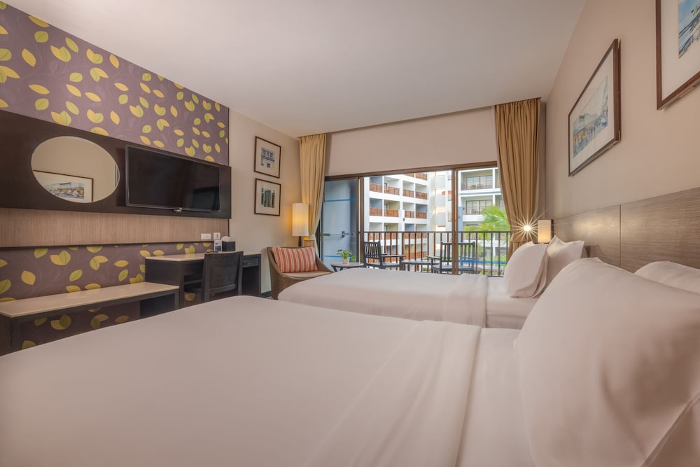 Deevana Plaza Phuket — Hotel rooms in Patong Beach, Phuket Province