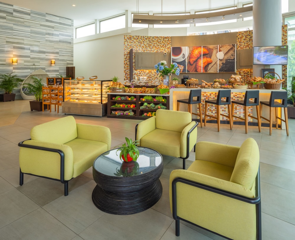 Deevana Plaza Phuket — Restaurant & bars in Patong Beach, Phuket Province