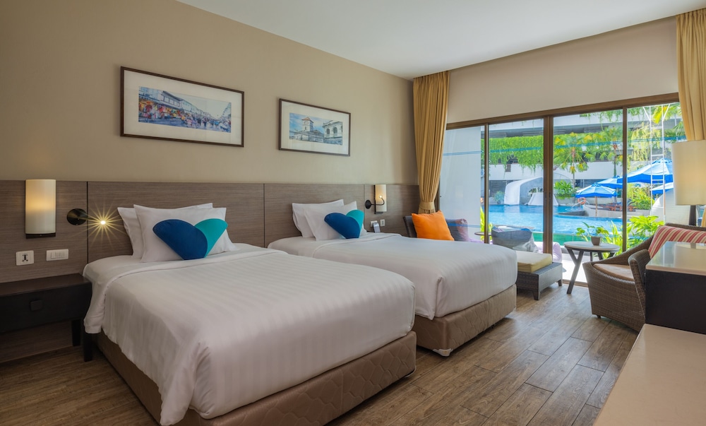 Deevana Plaza Phuket — Hotel rooms in Patong Beach, Phuket Province