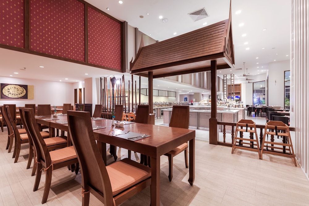 Deevana Plaza Phuket — Restaurant & bars in Patong Beach, Phuket Province