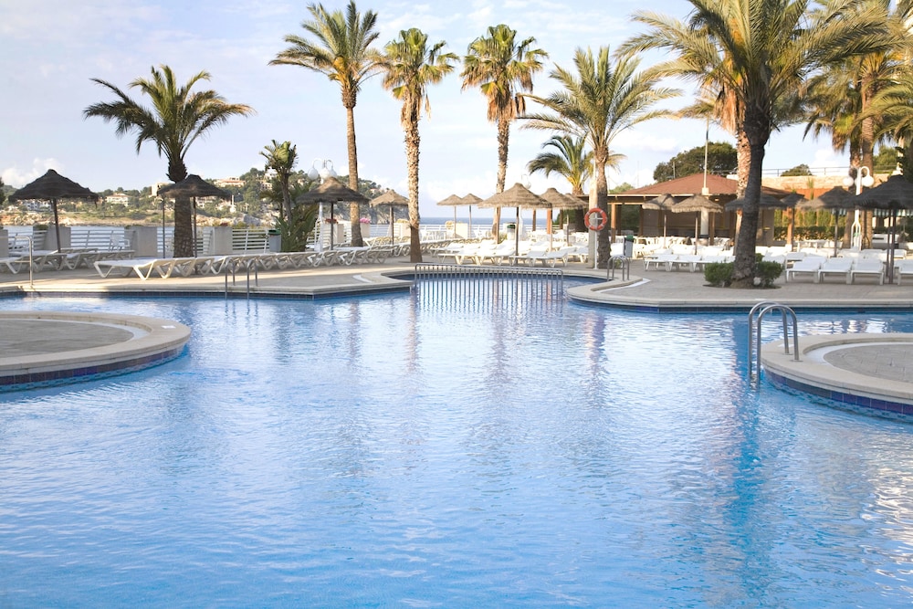 TRH Jardin Del Mar — Swimming pool in Santa Ponca, Balearic Islands