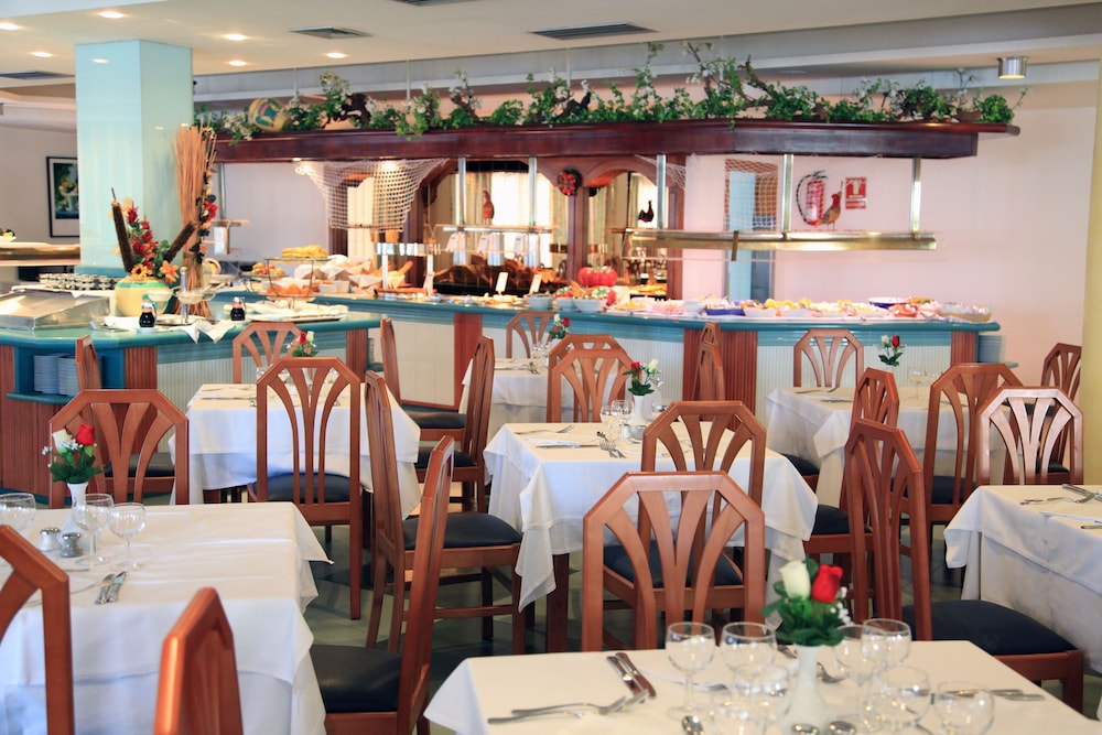 TRH Jardin Del Mar — Restaurant & bars in Santa Ponca, Balearic Islands